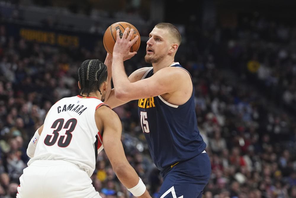 面临来自政 面临来自政